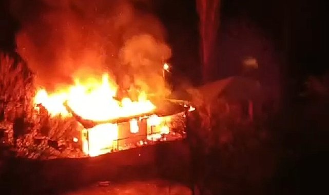 Adana'da ev yangını