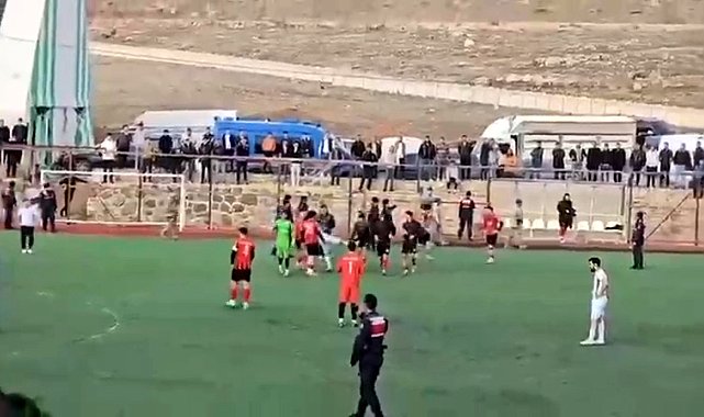 Afyon'da amatör maç sonrası saha karıştı