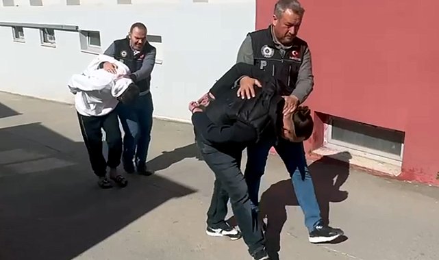 Araç ve evlerinde uyuşturucu ele geçirilen 2 şüpheli tutuklandı