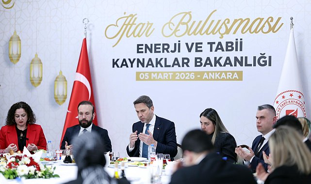Bakan Bayraktar, bakanlık çalışanlarıyla iftarda bir araya geldi