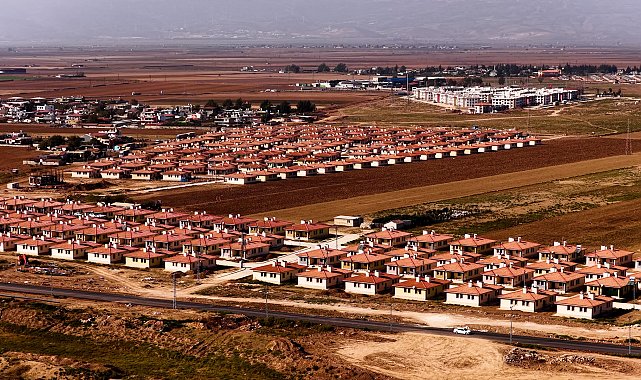 Bakan Kurum: Hatay'ın her bir köşesine ektiğimiz umut yeşerdi
