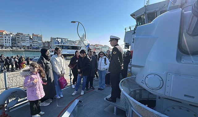 Çanakkale'de Deniz Kuvvetleri Komutanlığı'na bağlı gemiler ziyarete açıldı