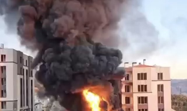 Hatay'da inşaat malzemelerinin bulunduğu alanda yangın
