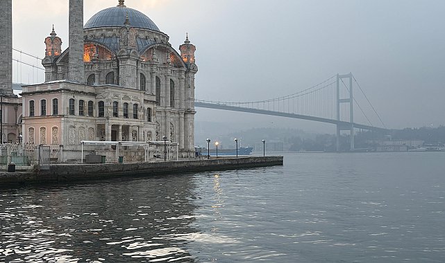 İstanbul- İstanbul Boğazı'nda sis etkili oluyor