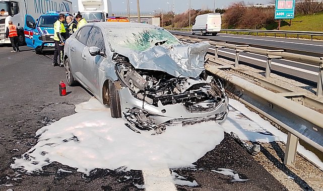 İstanbul- Silivri'de kamyonla otomobil çarpıştı