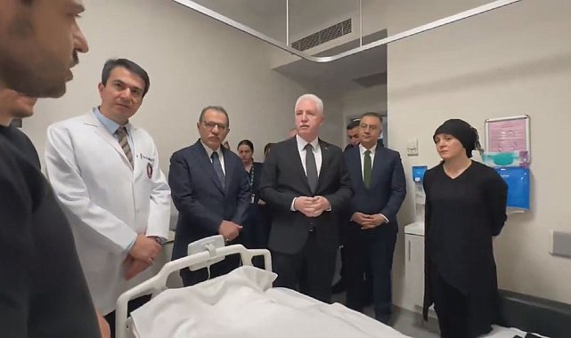 İstanbul- Vali Gül, Çekmeköy'de lisede bıçaklanarak yaralanan öğrenciyi ziyaret etti