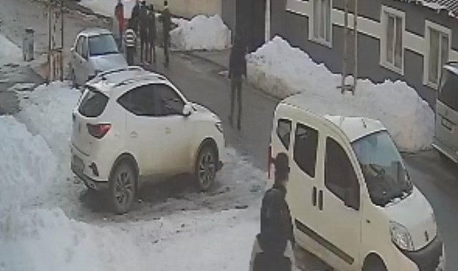 Kars'ta iftara dakikalar kala sokak kavgası: 2 yaralı