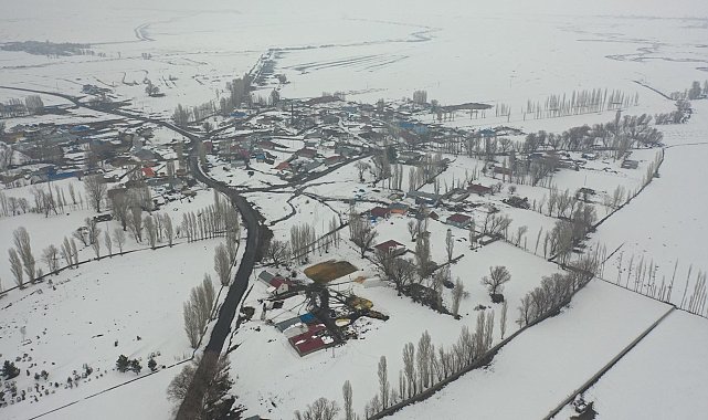 Kars'ta kar kalınlığı yarım metreyi geçti, köyler havadan görüntülendi