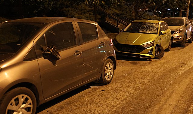 Karşı yöne geçen otomobil, motosiklet ve 5 araca çarptı: 1 yaralı