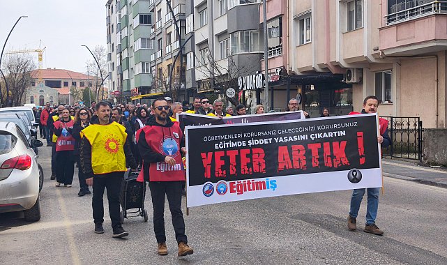 Keşan'da öğretmenler, öldürülen meslektaşları için yürüdü