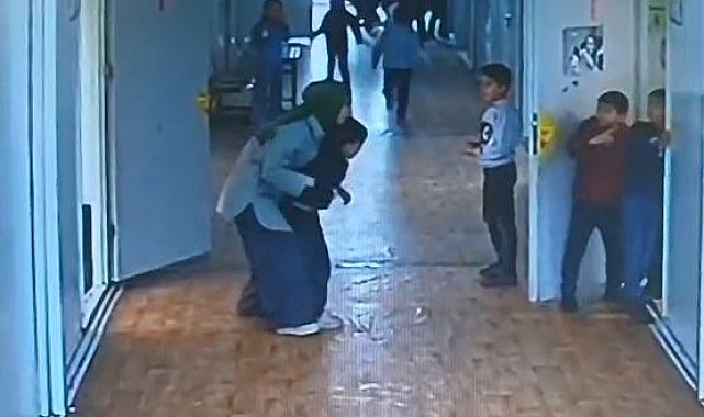 Soluk borusuna yiyecek kaçan öğrenciyi, öğretmeni Heimlich manevrasıyla kurtardı