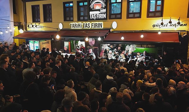 Tahinli pide ve simit ile sahur yapmak için saatlerce sıra beklediler