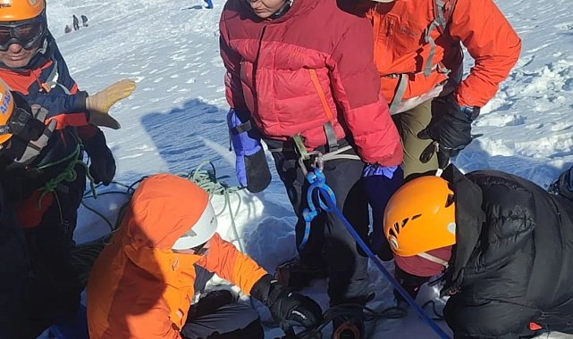 Uludağ'da yaralanıp mahsur kalan 2 kadın kurtarıldı
