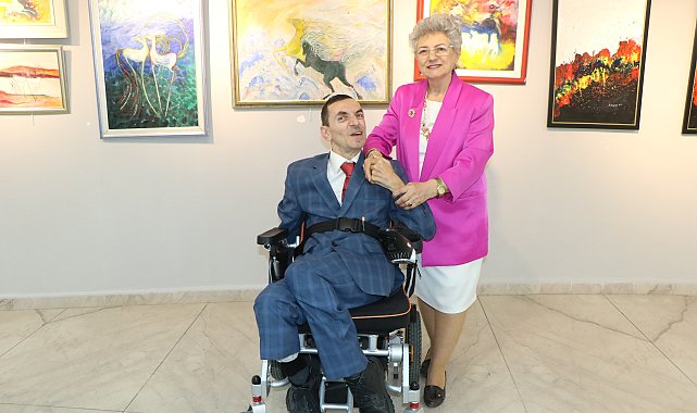52 yıldır yatalak oğluna bakan emekli öğretmenden 15'inci resim sergisi