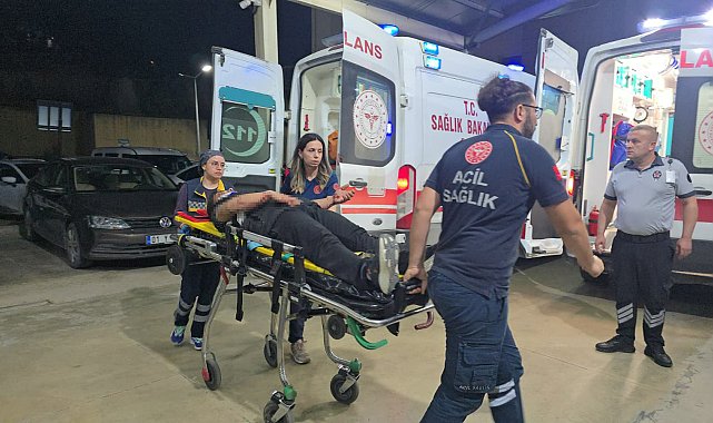 Adana'da iki otomobil çarpıştı: 4 Yaralı