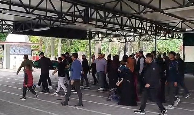 Babasının kullandığı minibüsün altında kalan Salih toprağa verildi