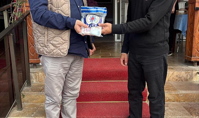 Bulduğu parayı sahibine teslim eden hükümlü garsona, takdir belgesi verildi