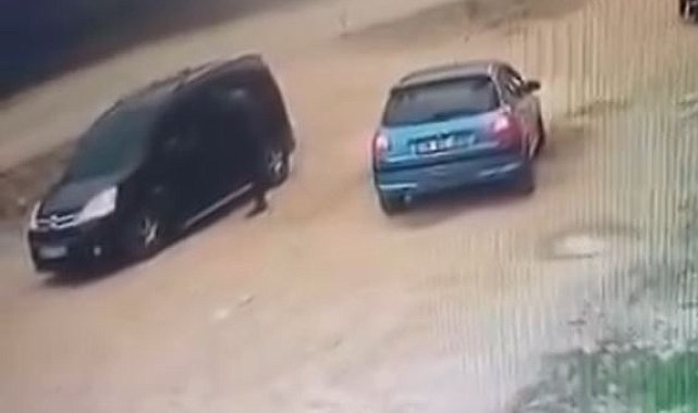 Hafif ticari aracıyla husumetlisine çarpıp ağır yaraladı; o anlar kamerada