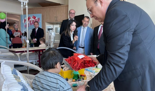 Karaman’da 23 Nisan, Hastanedeki Çocukların Yüzünü Güldürdü