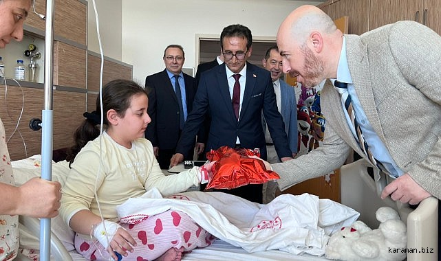 Karaman’da 23 Nisan, Hastanedeki Çocukların Yüzünü Güldürdü