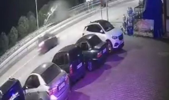 Takla atan otomobil karşı yöne devrildi; 3 yaralı