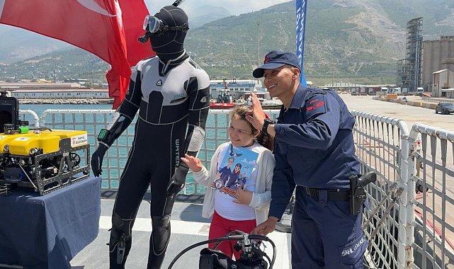 TCG Karpaz ve TCSG Yaşam gemileri, Hatay'da ziyarete açıldı