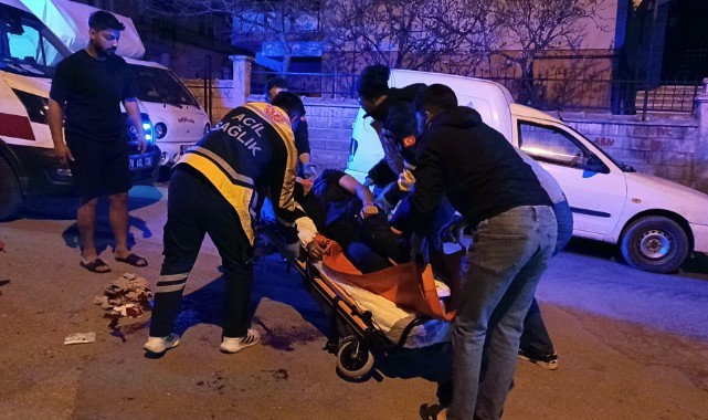 Üniversite öğrencisi, evinin önünde sırtından bıçaklandı