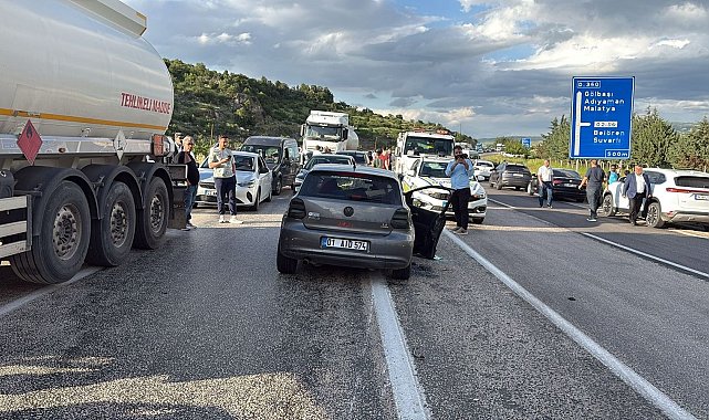 Adıyaman'da 2 otomobil çarpıştı; anne ve 2 çocuğu öldü, 4 kişi de yaralandı