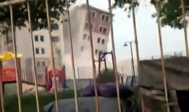Avcılar'da yıkım sırasında sarsıntı ve toz bulutu oluştu; mahalleli deprem sandı