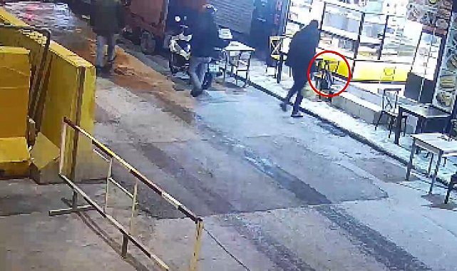 Beyoğlu'nda sandalyede asılı çantayı çalan şüpheli yakalandı