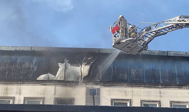 Esenyurt'ta 6 katlı plastik fabrikasında çıkan yangın söndürüldü