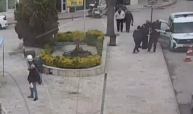 Polislerin 'heimlich' manevrası ile hayata tutundu; o anlar kamerada