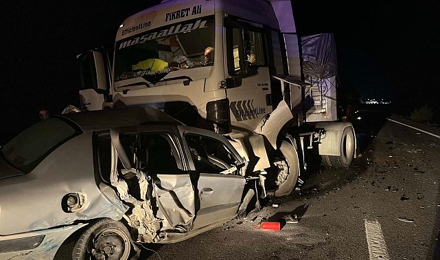 TIR ile çarpışan otomobildeki çift öldü