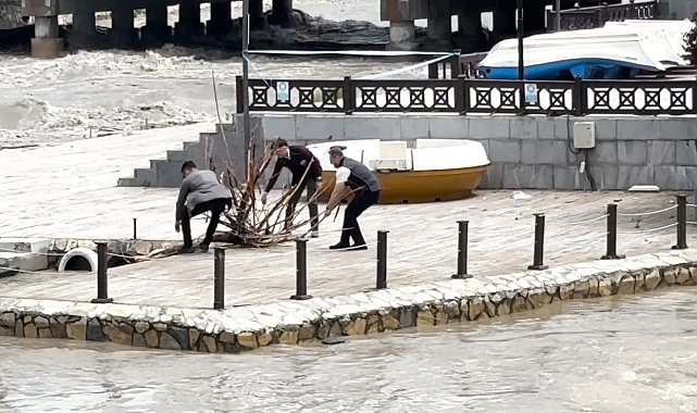 Tokat'ta tarım arazilerinin sular altında kaldığı anlar dronla görüntülendi