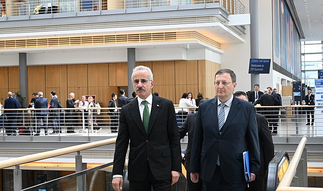 Ulaştırma ve Altyapı Bakanı Uraloğlu, Almanya'da