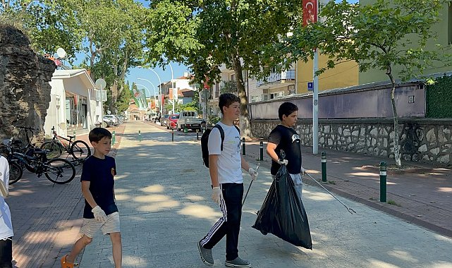 12 yaşındaki 12 arkadaş, bisikletleriyle sokak sokak dolaşıp, 3 ayda 40 poşet çöp topladı