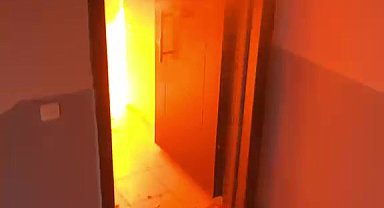 4 katlı binada yangın; mahsur kalan 2 kişi itfaiye ekipleri tarafından kurtarıldı