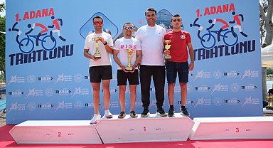 Adana'da ilk kez düzenlenen 'Aquatlon ve Triatlon' yarışmasında sporcular madalyalarını aldı
