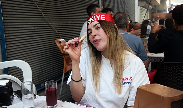 Adanalılar, milli maç heyecanını ciğer kebabıyla yaşadı