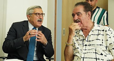 AK Parti'li Yayman, hastanede tedavi gören Tatlıses'i ziyaret etti