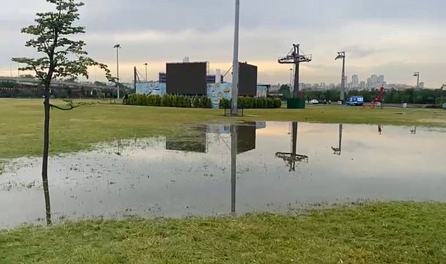 Ankara'da dolu ve sağanak hayatı olumsuz etkiledi