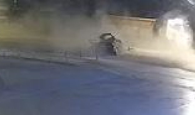 Ankara'da otomobil kamyona çarptı; kaza kamerada: 3 ölü, 1 yaralı