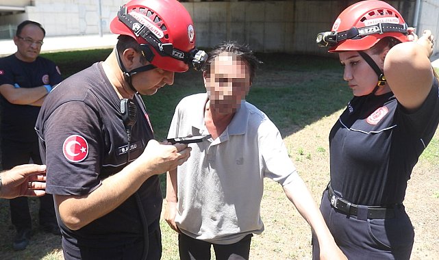 Anne-babasının yağmur suyu giderine düştüğünü ihbar etti, gerçek telefonda ortaya çıktı