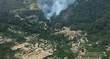 Antalya'da orman yangını havadan ve karadan müdahaleyle kontrol altına alındı
