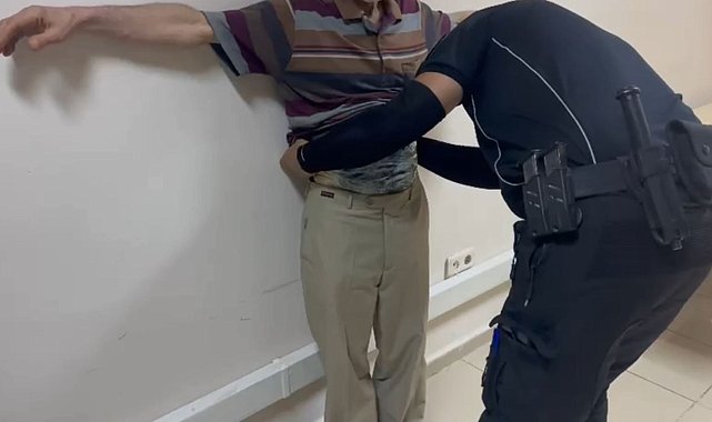 Aranan hükümlü, vücuduna bantladığı esrarla yakalandı