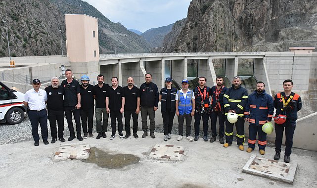 Artvin Barajı'nda tatbikat; türbinde mahsur kalan personel kurtarıldı