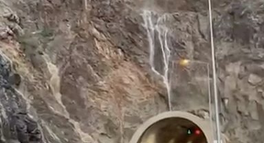 Artvin- Erzurum karayolunda heyelan