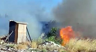 Avcılar'da otluk alanda çıkan yangın söndürüldü