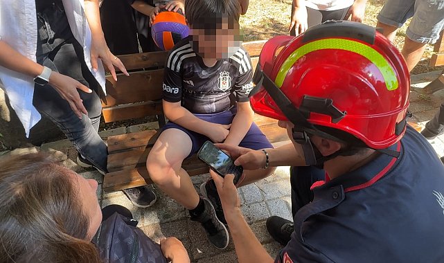 Avcılar'da parkta bacağı spor aletine sıkışan çocuğu itfaiye kurtardı