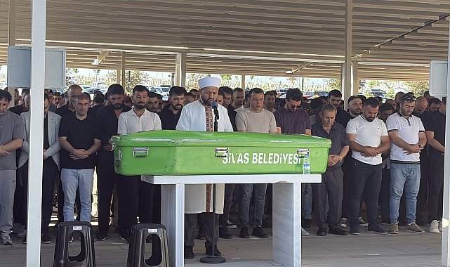 Babasının ölüm yıl dönümünde hayatını kaybetti, toprağa verildi